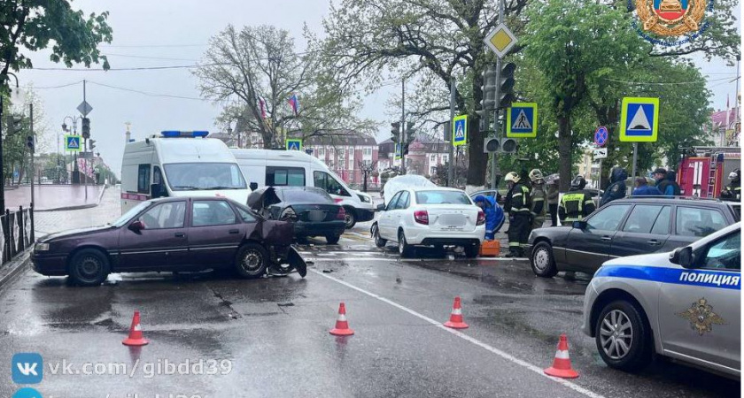 Авария в Гусеве: нетрезвый водитель протаранил автомобили у перехода, двое пострадавших