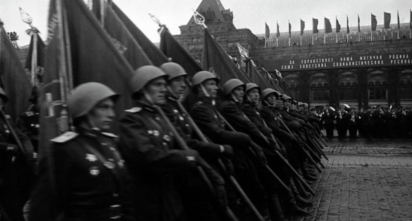 Почему в этом году был только 35-й парад Победы и как менялись традиции праздника