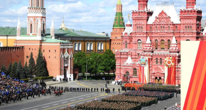 Грандиозные парады, «Бессмертный полк» по всему миру и рекордно большой алмаз: главное за 9 мая
