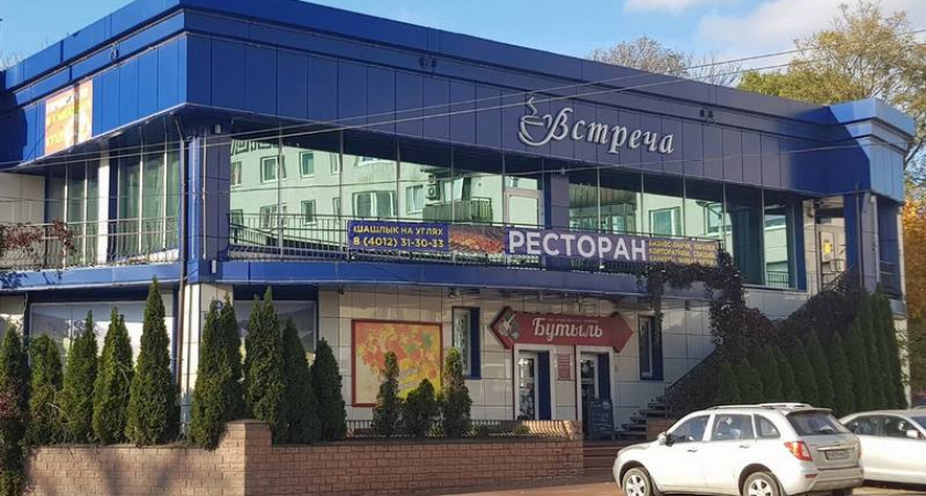 Грязный инвентарь и нет инструкций: калининградскому кафе «Встреча» отказали в снятии запрета на работу