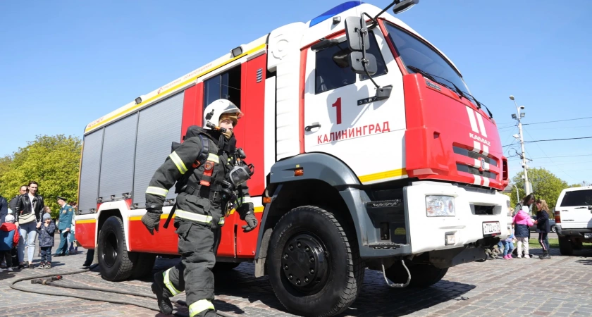 Ночной пожар в Калининграде: баллоны с газом взорвались в жилом доме