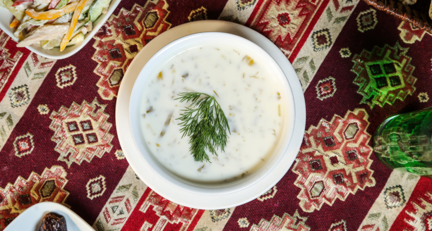 Вкусно, сытно и без хлопот: 6 холодных супов, которые превращают душное лето в сказку