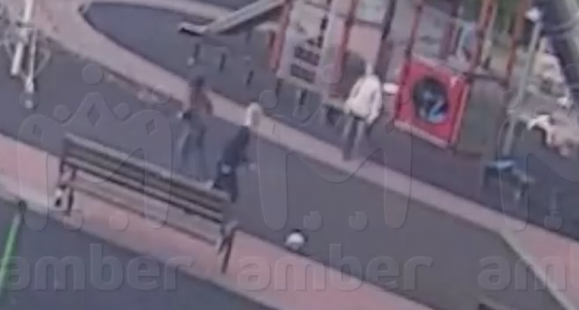 Точное попадание в голову: в Калининграде на детской площадке подростки калечат малышей, а родители идут в рукопашную