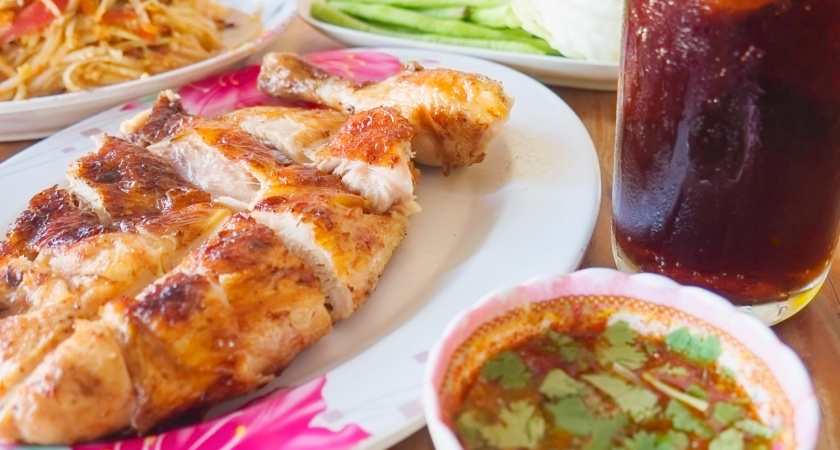 Быстро, вкусно и дешево: 3 ресторанных блюда с курицей, от которых вся семья будет в восторге