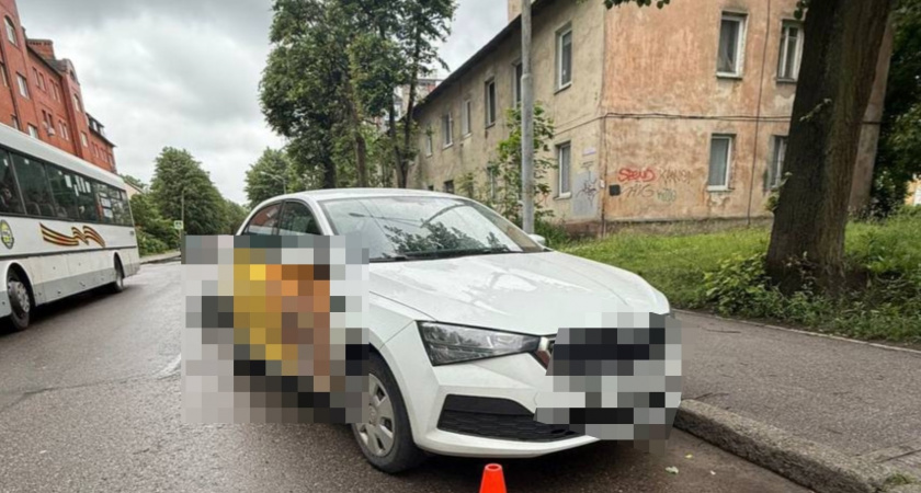 10-летнего мальчика отбросило на капот: момент жёсткого наезда такси в Калининграде попал на видео