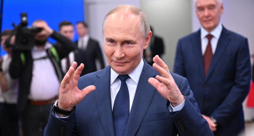 Путин рассказал, как отказался от очков — и до сих пор читает без проблем