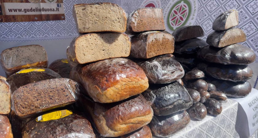 Дорогой хлеб в Калининградской области объяснили любовью к "вкусному и необычному": министр прокомментировал цены
