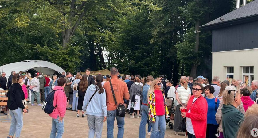 «Очередь за бесплатной ухой в полкилометра, чуть не подрались из-за супа»: как прошел День рыбака в Пионерском