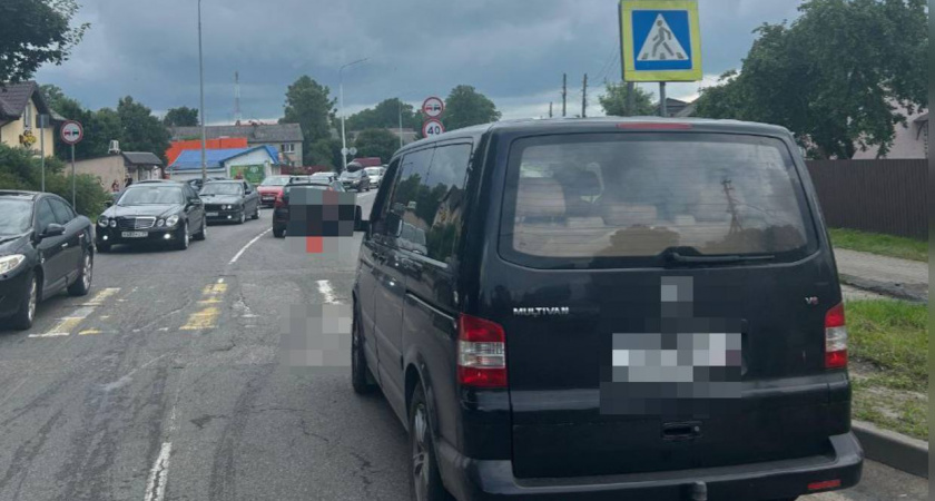 Жуткая авария в Светловском округе: машина протаранила авто и сбила 5-летнюю девочку прямо на переходе