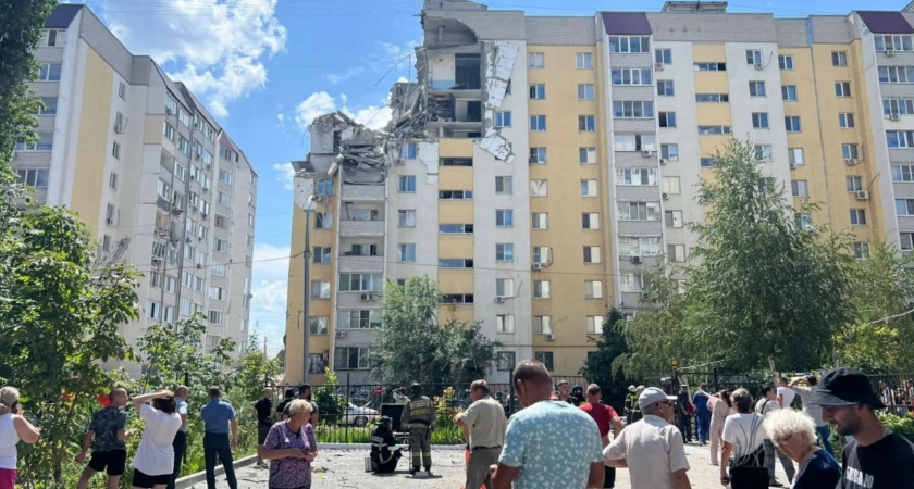 Обрушение 10-этажки после взрыва в Саратове: видео катастрофы, версии и первые задержания