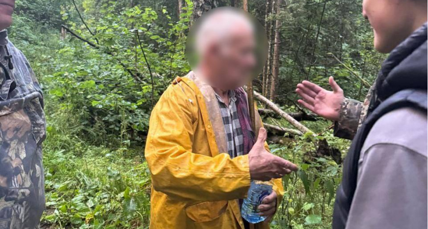 Нашли в лесу: Калининградские спасатели пришли на помощь заблудившимся