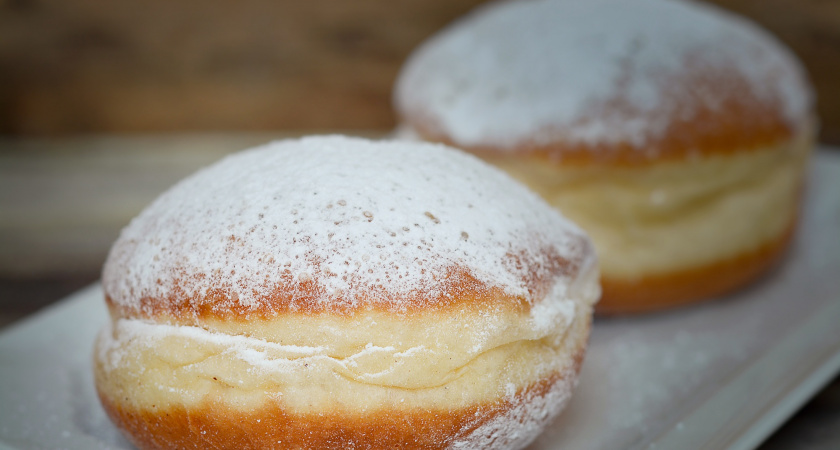 Возвращает вкус детства за 30 минут: легендарные пончики «Молочная девочка» — рецепт проще, чем вы думали