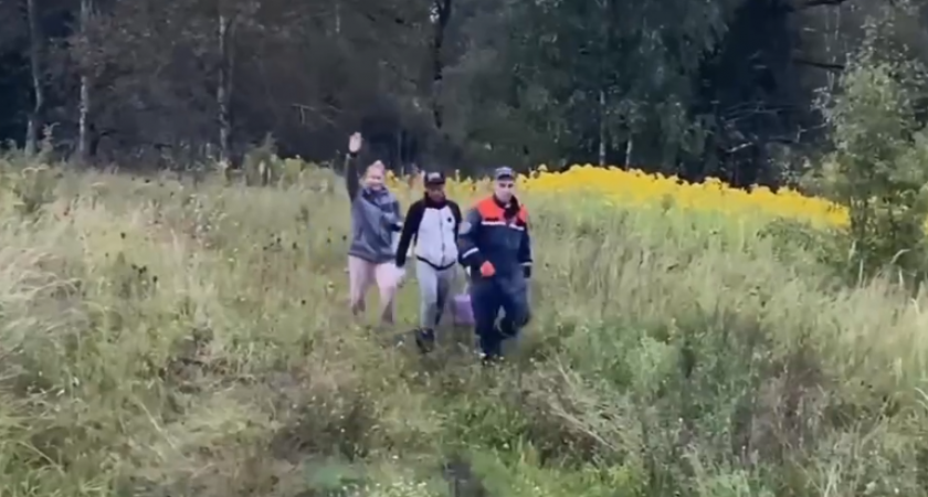 Мы уже прощались с надеждой»: спасатели нашли пожилых женщин в лесу Гурьевского округа без связи