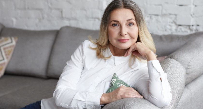Седина — не приговор: как современное окрашивание превращает её в стильный акцент