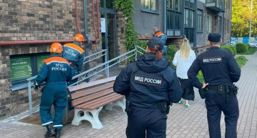 Девятилетняя девочка застряла на балконе в Калининграде: дверь захлопнул брат, а мамы не было дома 