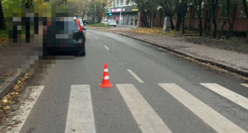 Маленький пешеход попал под колеса автомобиля при переходе дороги в Калининграде