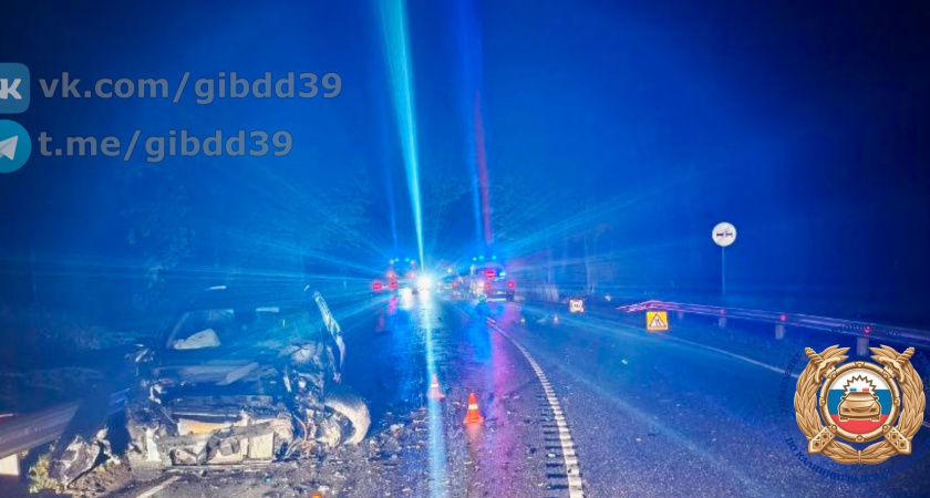 Ужасное ДТП в Калининградской области: одна машина разрушена, другую выбросило с дороги — есть пострадавшие