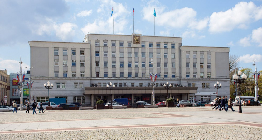 "Вы деньги выделяете городу, а в мэрии их осваивают": губернатора Беспрозванных спросили о новых обысках в администрации Калининграда