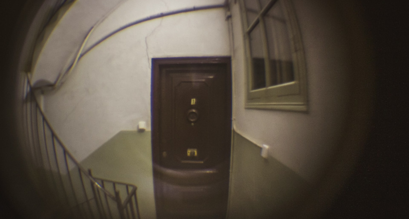 Новый запрет ЖКХ шокирует: за звонок в дверь теперь штраф до 200 тысяч — жильцы в шоке, а юристы все объяснили