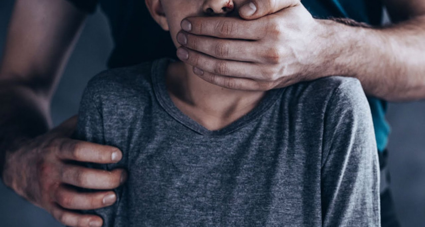 Калининградская область в шоке: 75-летняя бабушка развращала внука, отец снимал происходящее на видео