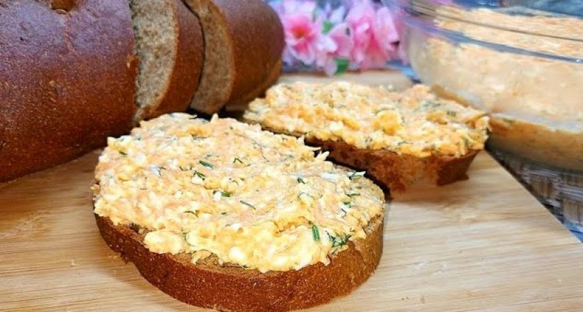 5 минут — и всё готово: рецепт нежнейшей намазки, который выручает, когда гости на пороге, а до боя курантов — совсем чуть-чуть