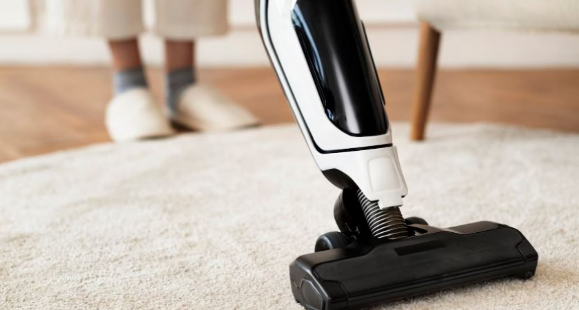 Время отказаться от пылесоса: 6 ситуаций, когда лучше взять тряпку, чтобы избежать больших трат