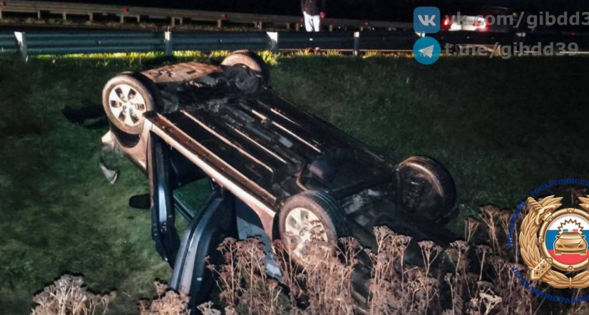 Под Калининградом смертельное ДТП — автомобиль ушёл в кювет и загорелся