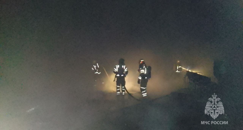 В Калининграде горел склад пластиковых труб — спасатели спасли имущество, но нашли мертвого человека