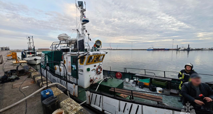 В Пионерском загорелось судно — спасатели работали на грани возможного