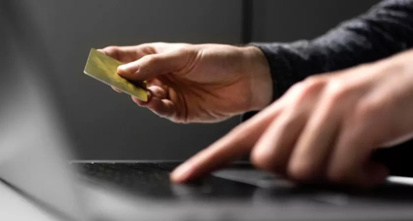 Сегодня уже все работает: Сбербанк ввел важные изменение для россиян, кто переводит деньги с карты на карту