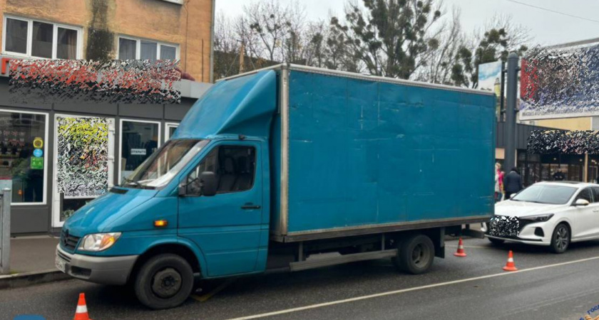 В Калининграде машина "самопроизвольно" сбила пешехода, пострадавший в больнице