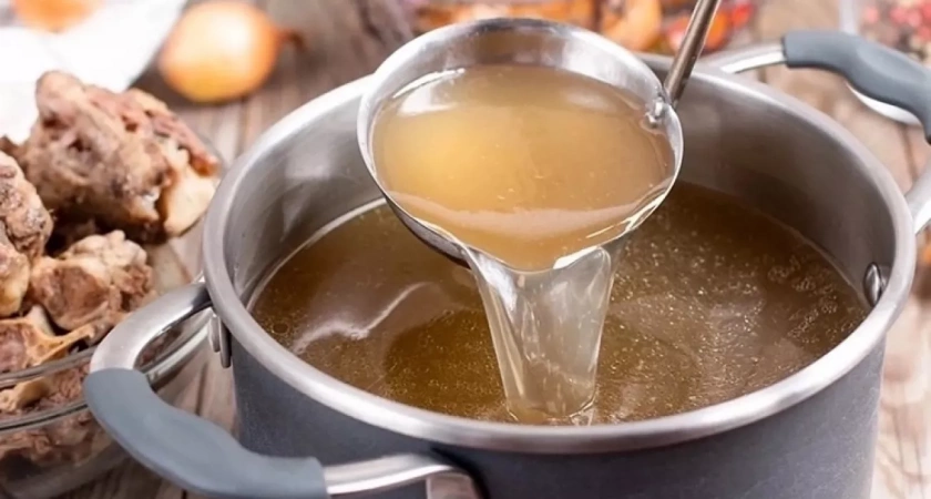 А воду первую сливать? Вот как варить мясной бульон, чтобы он был прозрачный, как янтарь, и полезный, как аптечный эликсир