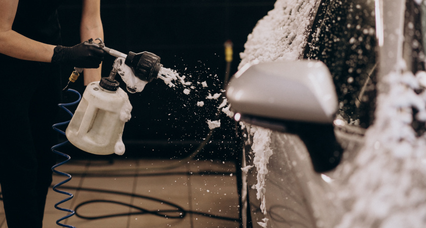 Это не гараж и не СПА: что строго запрещено делать на мойке самообслуживания - за такое могут даже оштрафовать