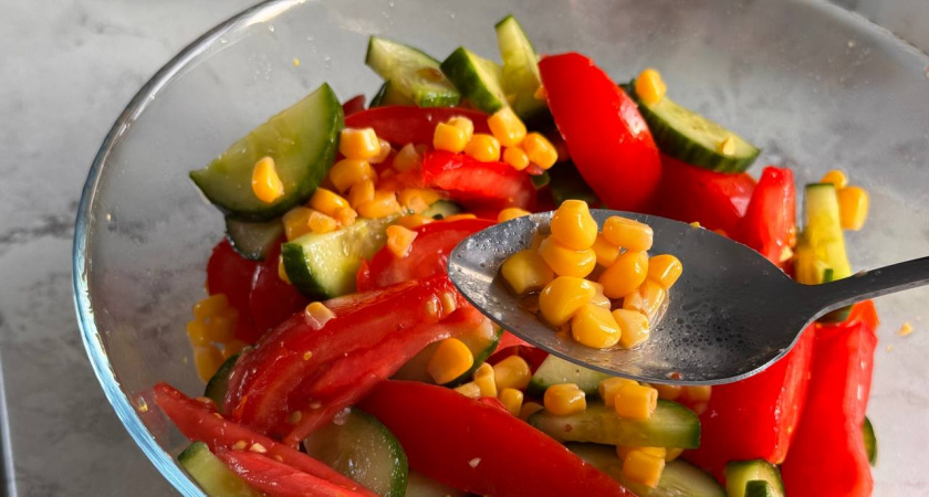 Салат на Новый год из 3 ингредиентов: готовится за 10 минут, а выглядит как из ресторана - гости подумают, что вы колдовали