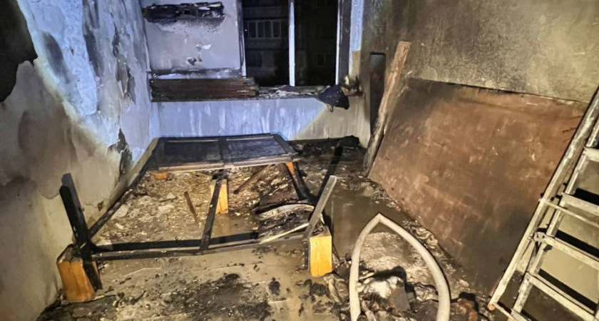 В Калининграде пожарные спасли двоих человек из горящей квартиры