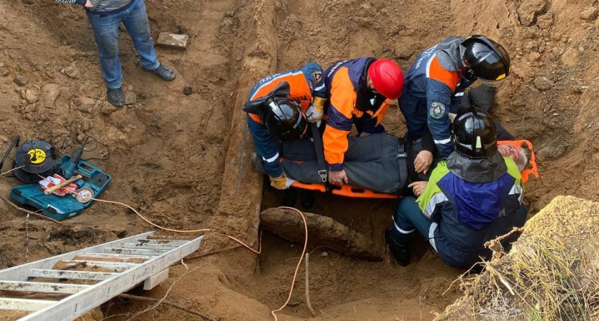 На калининградском заводе мужчина упал в 4-метровый котлован