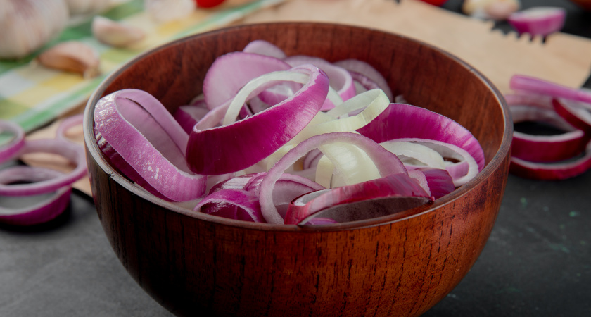 98% людей портят вкус блюда на первой минуте: шеф-повара раскрыли, как надо жарить лук на самом деле