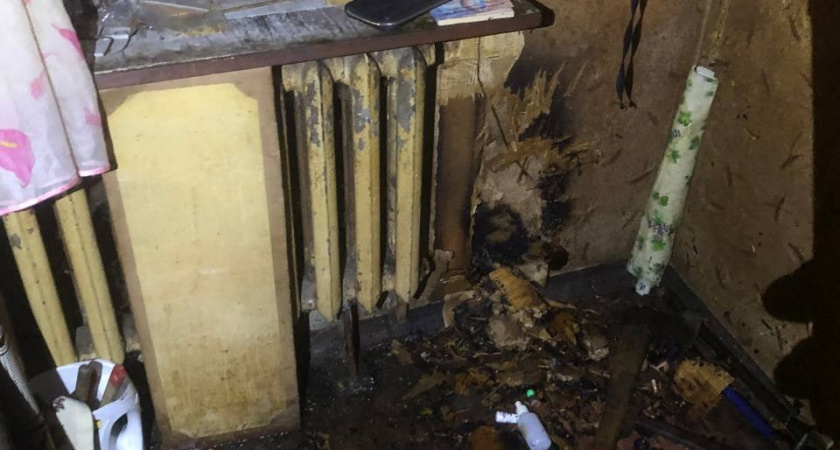 В Балтийске спасатели вытащили троих из горящей квартиры: мужчины не могли выбраться, но не из-за огня