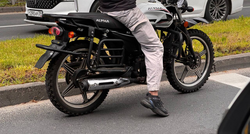 «Он был опытным мотоциклистом»:в Калининграде семья ищет правду после страшного ДТП, а экспертиза «теряется» больше года