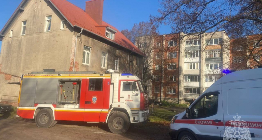 Тушили 13 пожарных: в Черняховске пожар чуть не унес жизнь женщины