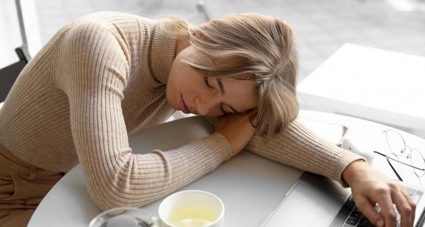 Почему усталость не проходит даже после хорошего сна: 3 скрытые причины, о которых вы даже не догадываетесь