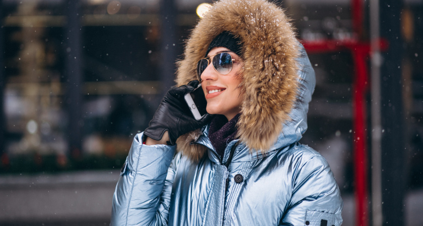 Моя соседка всегда кидает в стиралку пуховик и полотенце: узнала её секрет — и перестала сушить куртку сутки