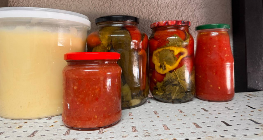 Крутили-крутили — а крышка не двигается? Один приём, после которого любая банка сдаётся за секунду