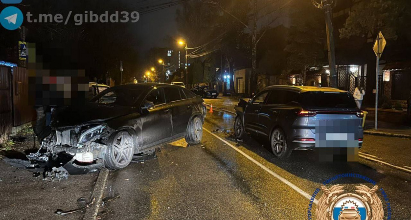 Калининградские водители стали участниками жёсткого тройного столкновения