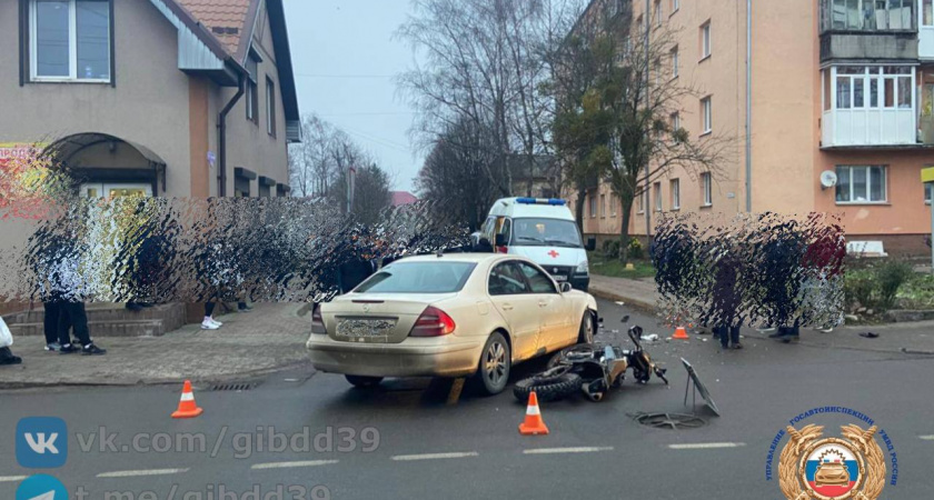 В Полесске Mercedes сбил питбайк с 13-летним водителем: подросток госпитализирован