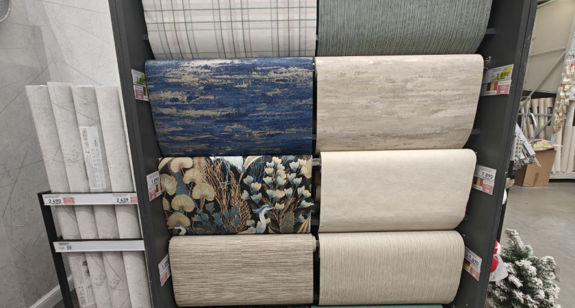 Тянете за уголок — а обои будто вечные? Вот способы, после которых они слезут, как кожура с мандарина