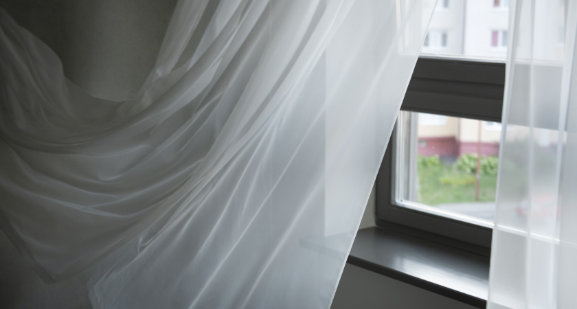 Тюль начнет искриться белизной как первый снег: сыпьте 1/2 стакана в таз - и ни серости, ни желтизны, ни пятен