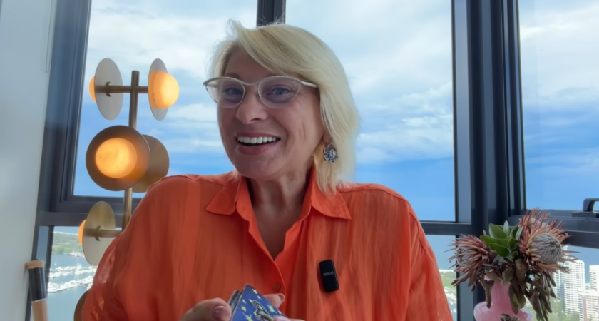 Анжела Перл предсказала: только один знак в декабре разобьёт свои розовые очки - вот кого ждёт разворот на 180° в личной жизни