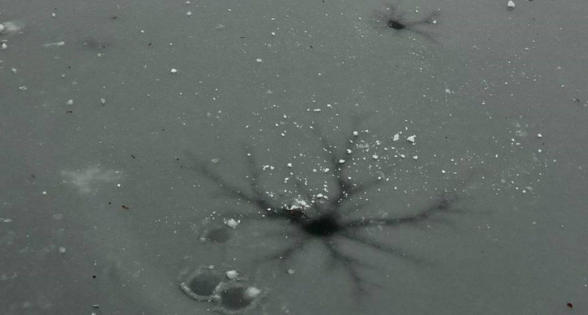 Калининградские синоптики объяснили, что скрывают  «ледяные звёзды» на водоёмах