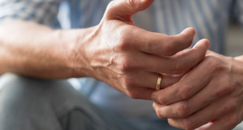 В Калининграде муж сломал палец жене из-за приступа ревности: теперь ему грозит до трех лет лишения свободы